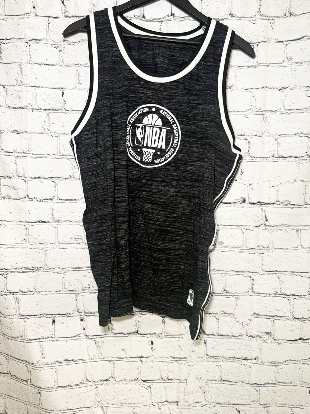 NBA. Graphic tank. Size L